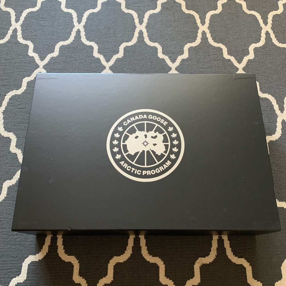 <Canada goose> official gift box(M)